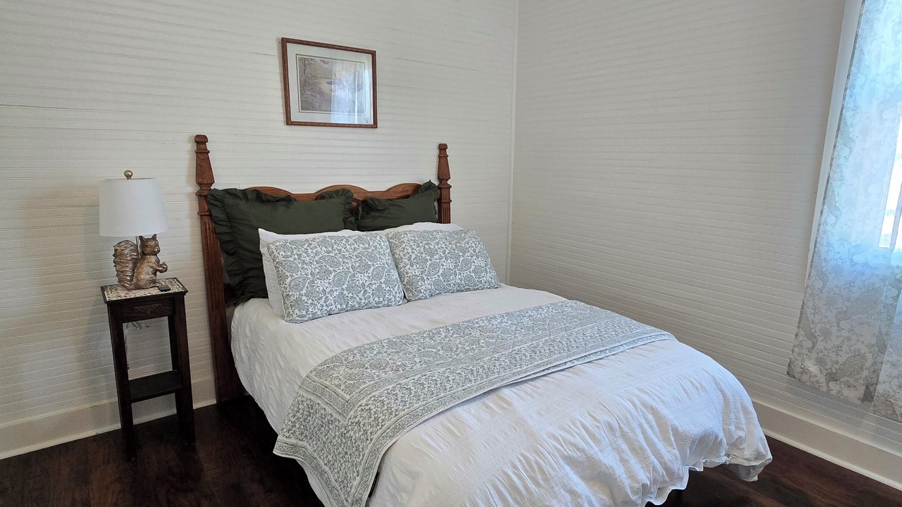 Photo of Bedroom in Supreme