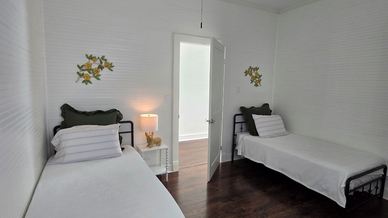 Photo of Bedroom in Supreme