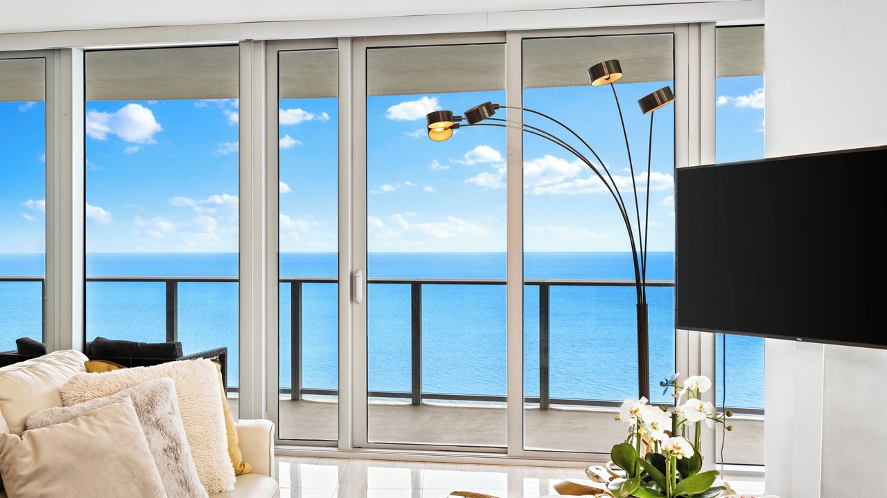 Photo of Livingroom in Hollywood South Central Beach