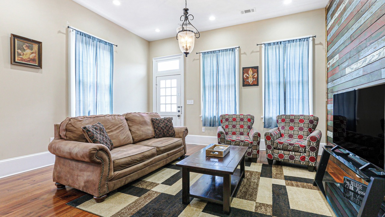 Photo of Livingroom in Seventh Ward