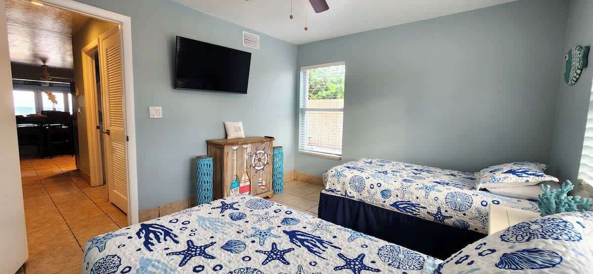 Photo of Bedroom in Floridana Beach