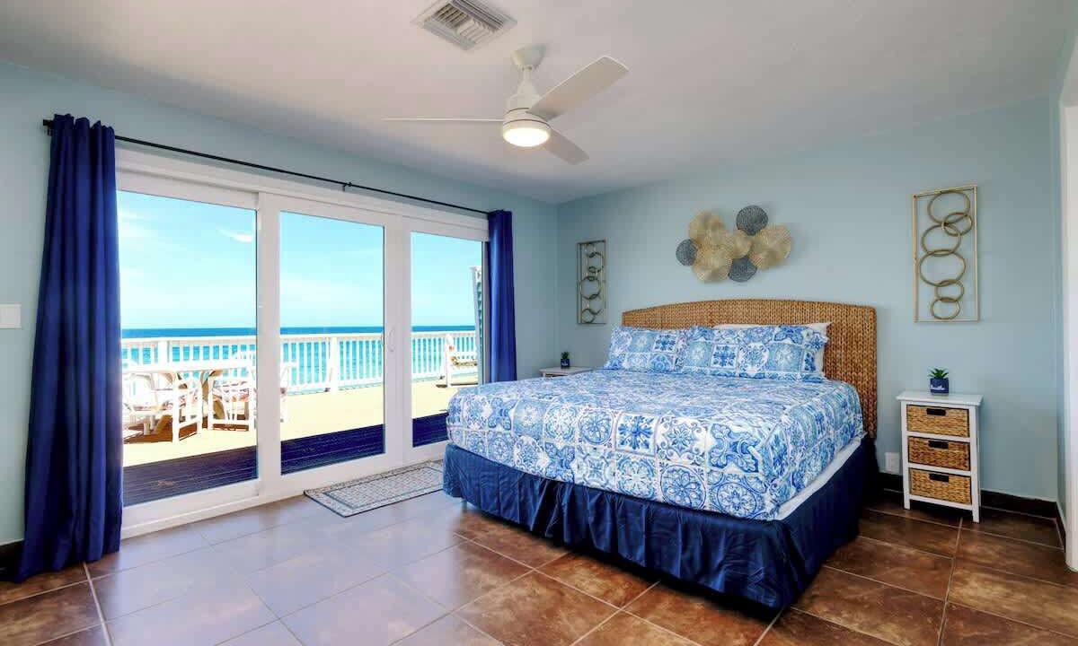 Photo of Bathroom in Floridana Beach