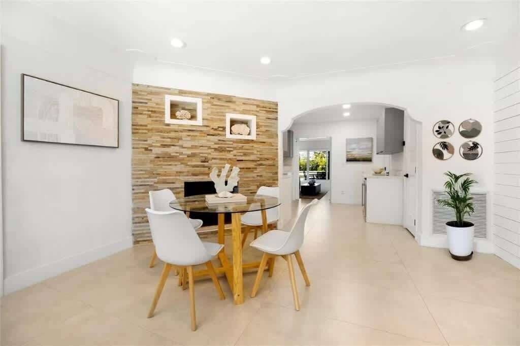 Photo of Others in Poinsettia Heights