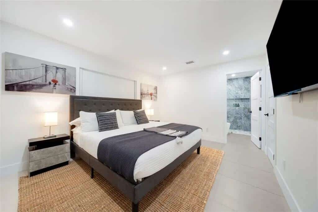 Photo of Others in Poinsettia Heights