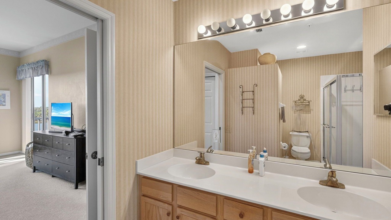Photo of Bathroom in Tropical Cove