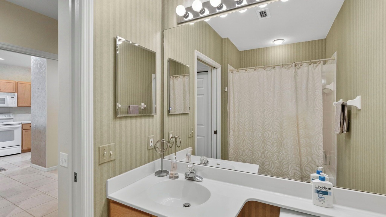 Photo of Bathroom in Tropical Cove