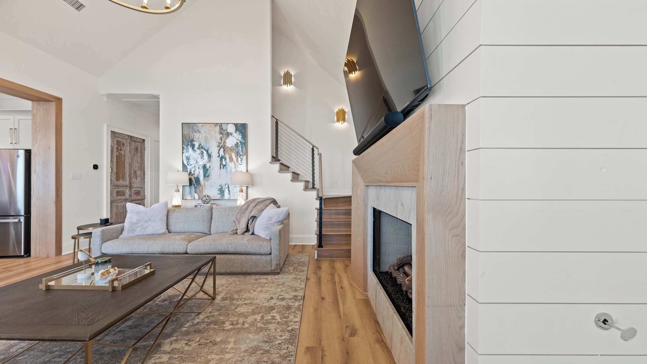 Photo of Livingroom in Cypremort Point