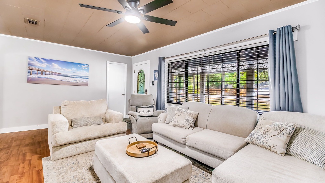 Photo of Livingroom in Ono Island