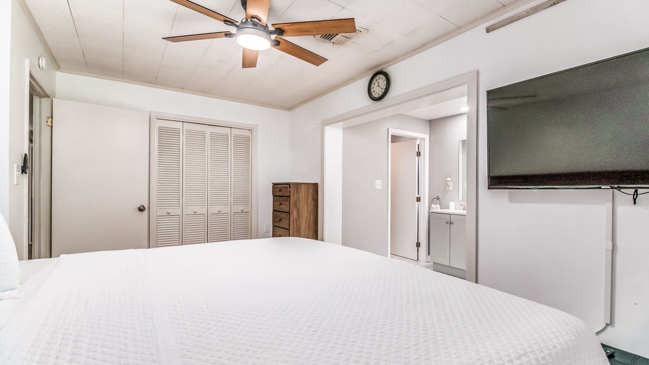 Photo of Bedroom in Ono Island