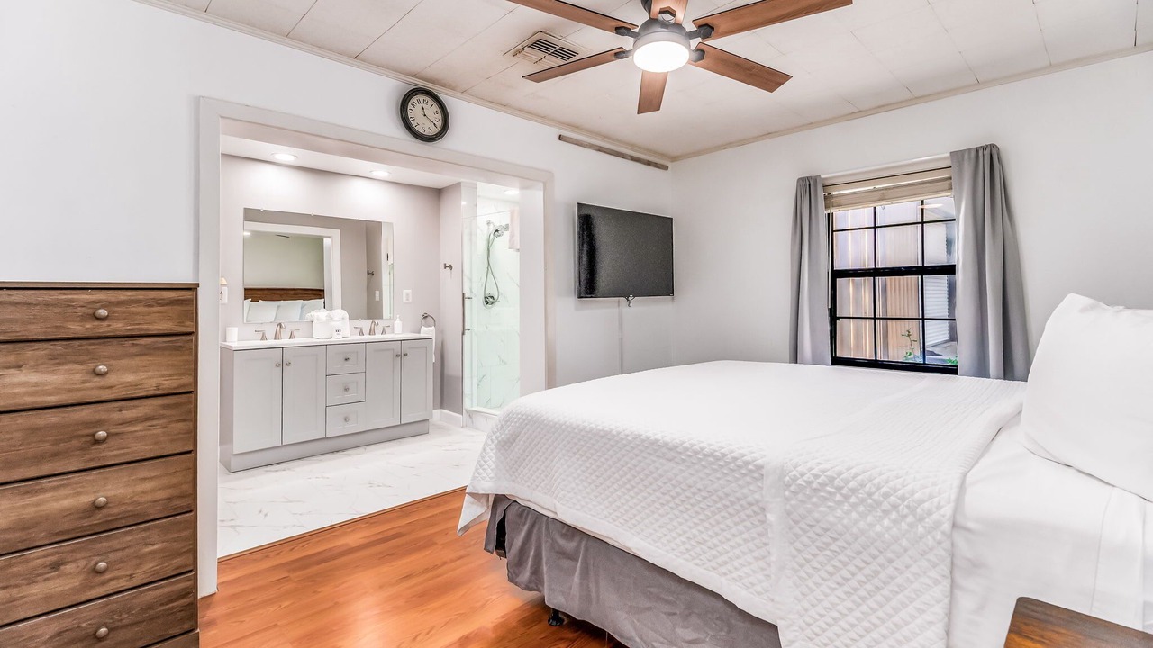 Photo of Bedroom in Ono Island