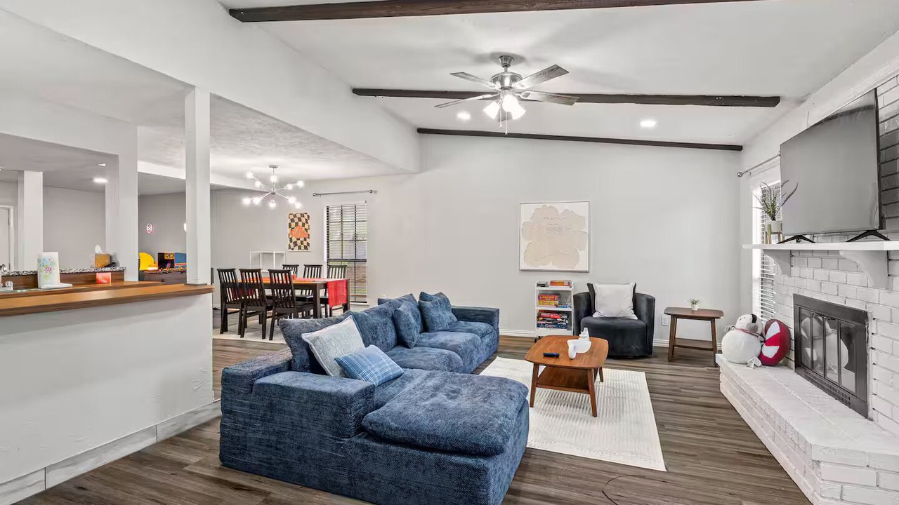 Photo of Livingroom in Northeast Carrollton
