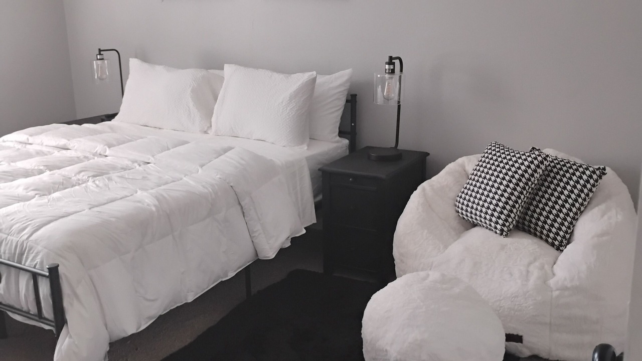 Photo of Bedroom in Crestline Heights