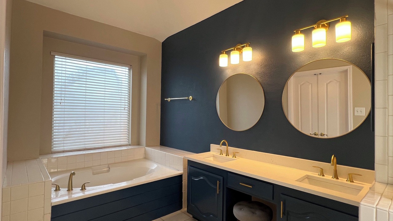 Photo of Bathroom in North Central Carrollton