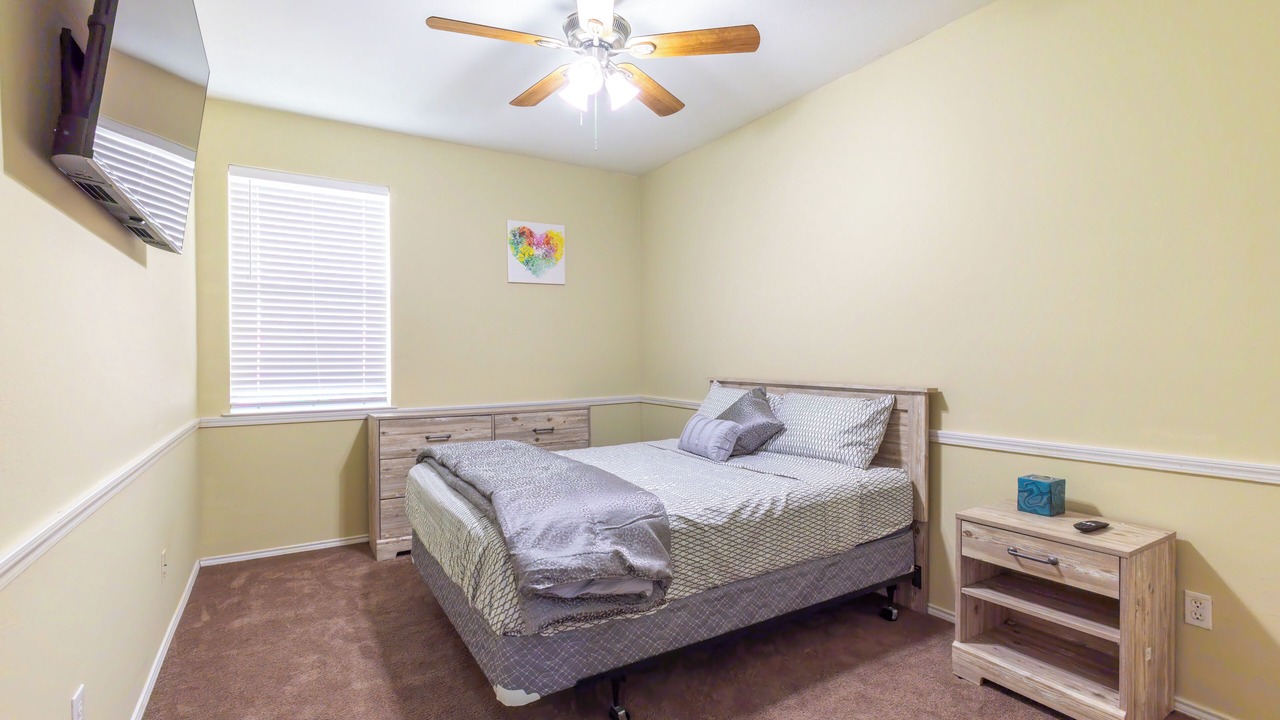 Photo of Bedroom in Garland