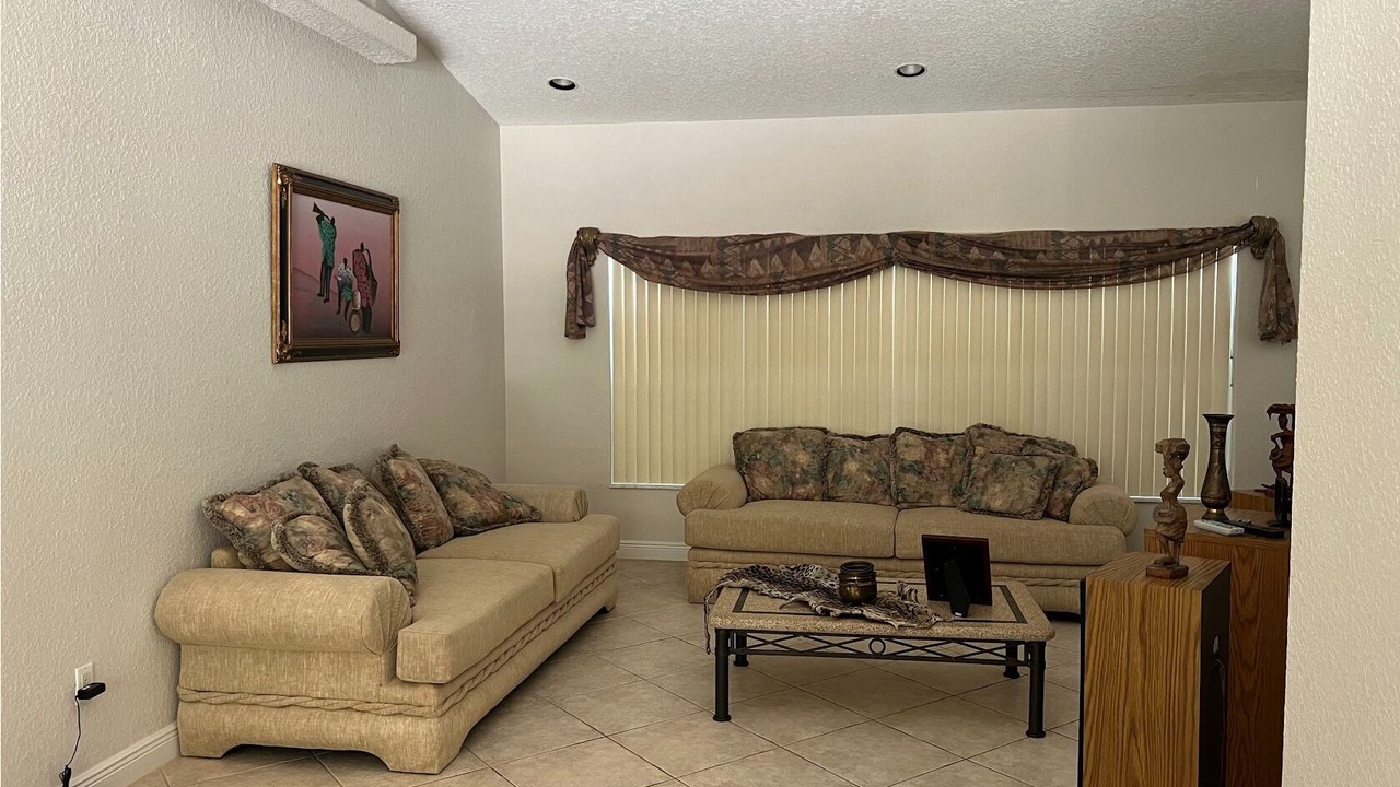 Photo of Livingroom in Jog Road