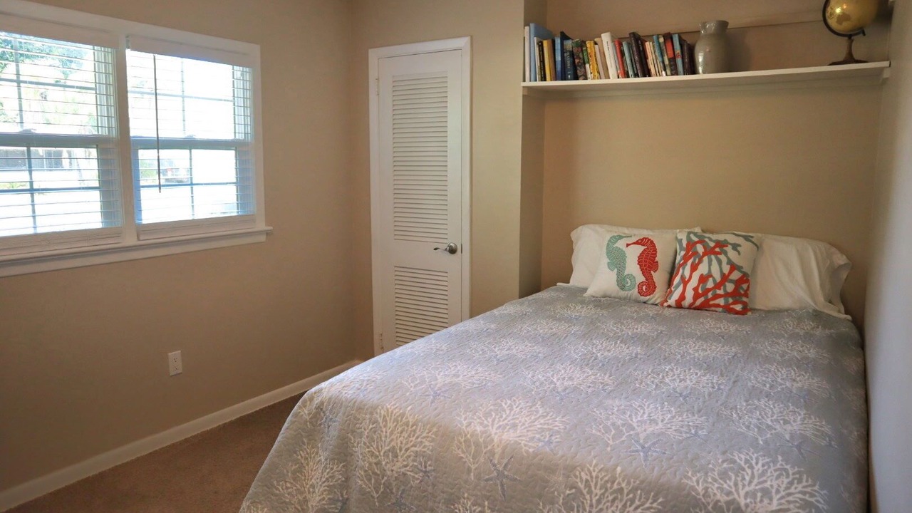 Photo of Bedroom in Bayshore Gardens