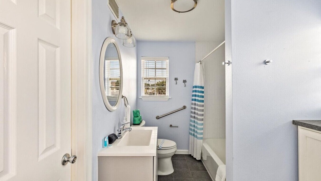 Photo of Bathroom in Jamaica Beach