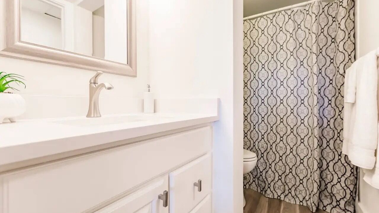 Photo of Bathroom in Park Shore