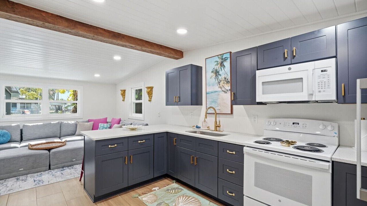 Photo of Kitchen in Weeki Wachee Gardens