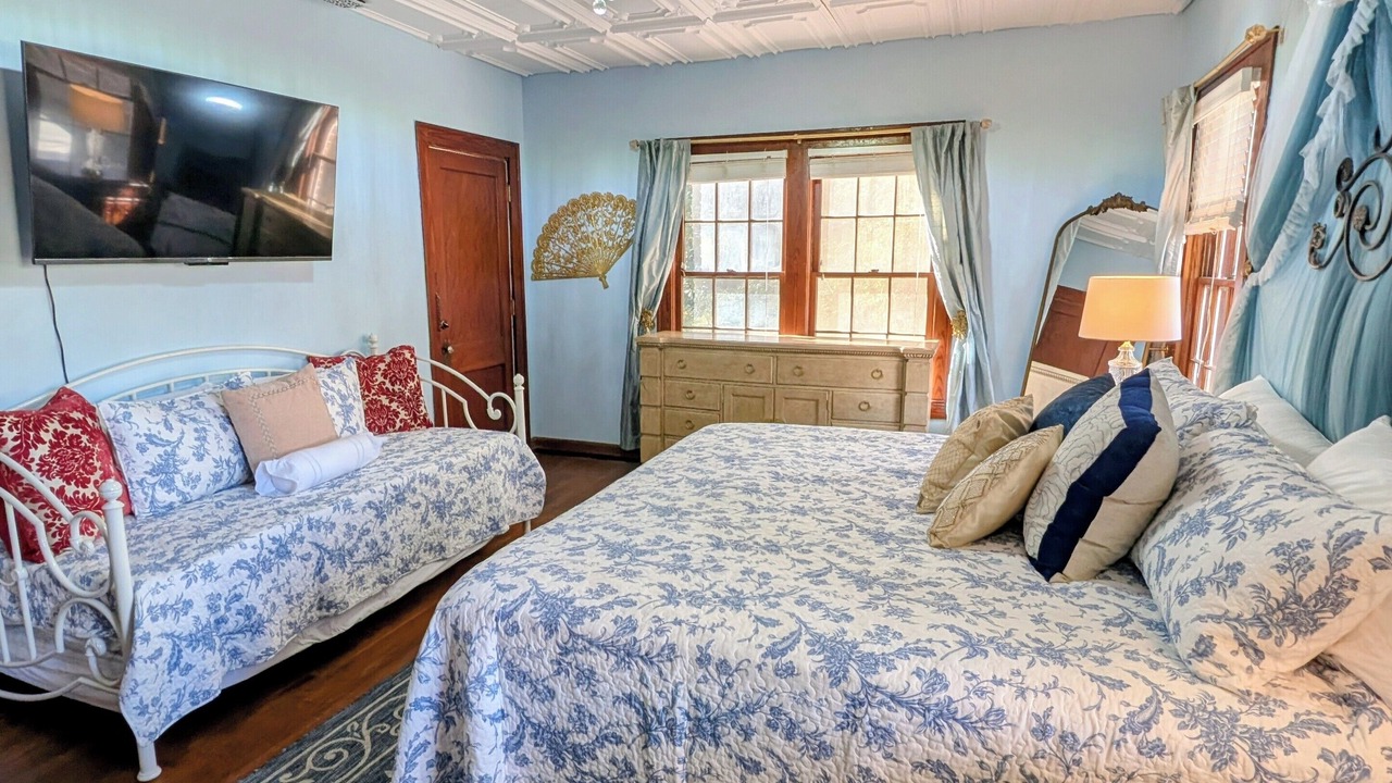 Photo of Bedroom in Foley