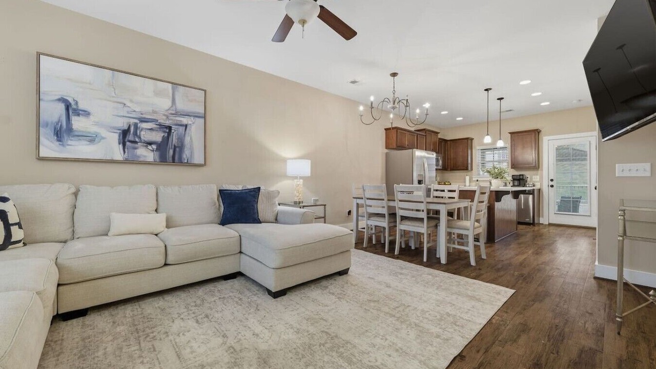 Photo of Livingroom in Hoover