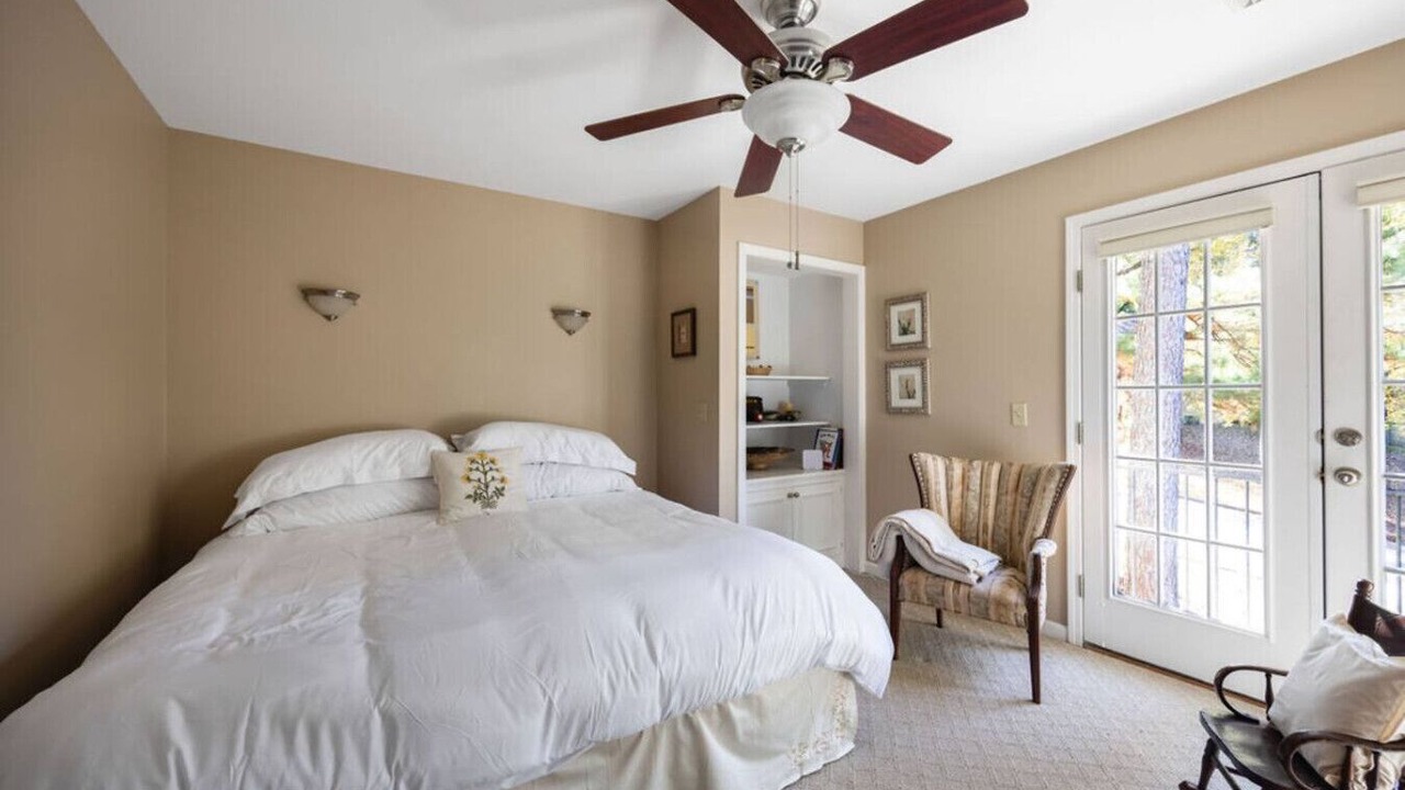 Photo of Bedroom in Northport