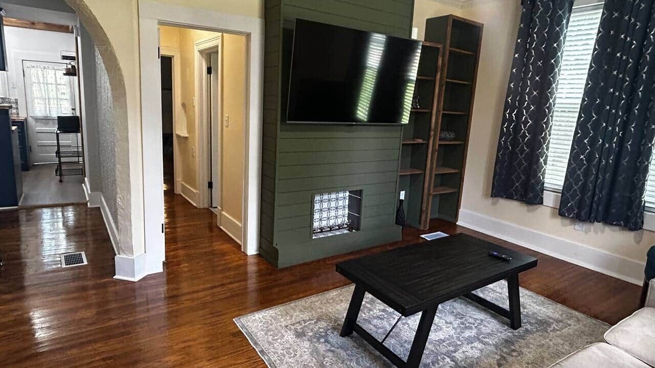 Photo of Livingroom in Downtown Jackson