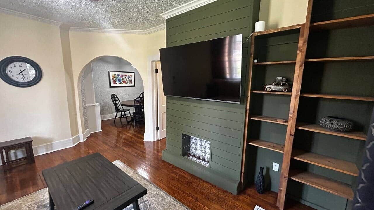 Photo of Livingroom in Downtown Jackson