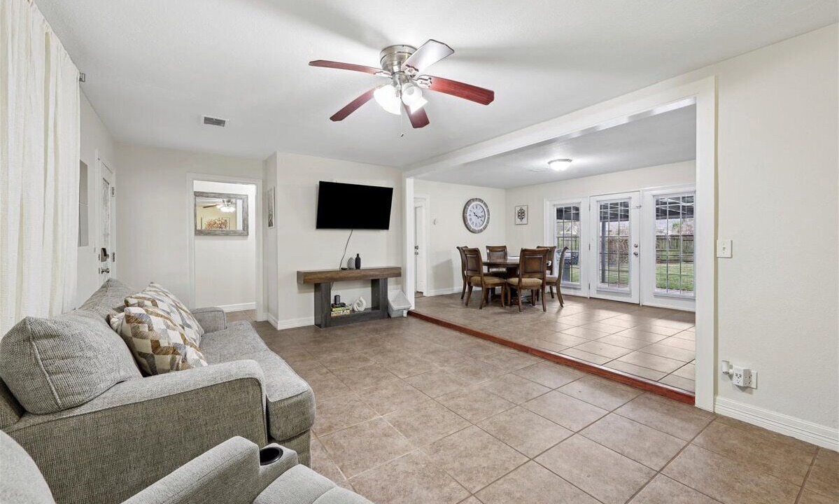 Photo of Livingroom in Bridge City