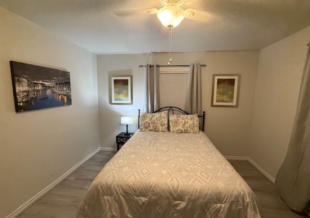 Photo of Bedroom in Groves