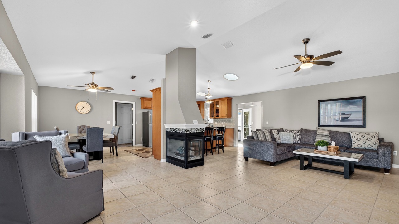 Photo of Livingroom in Florida Shores