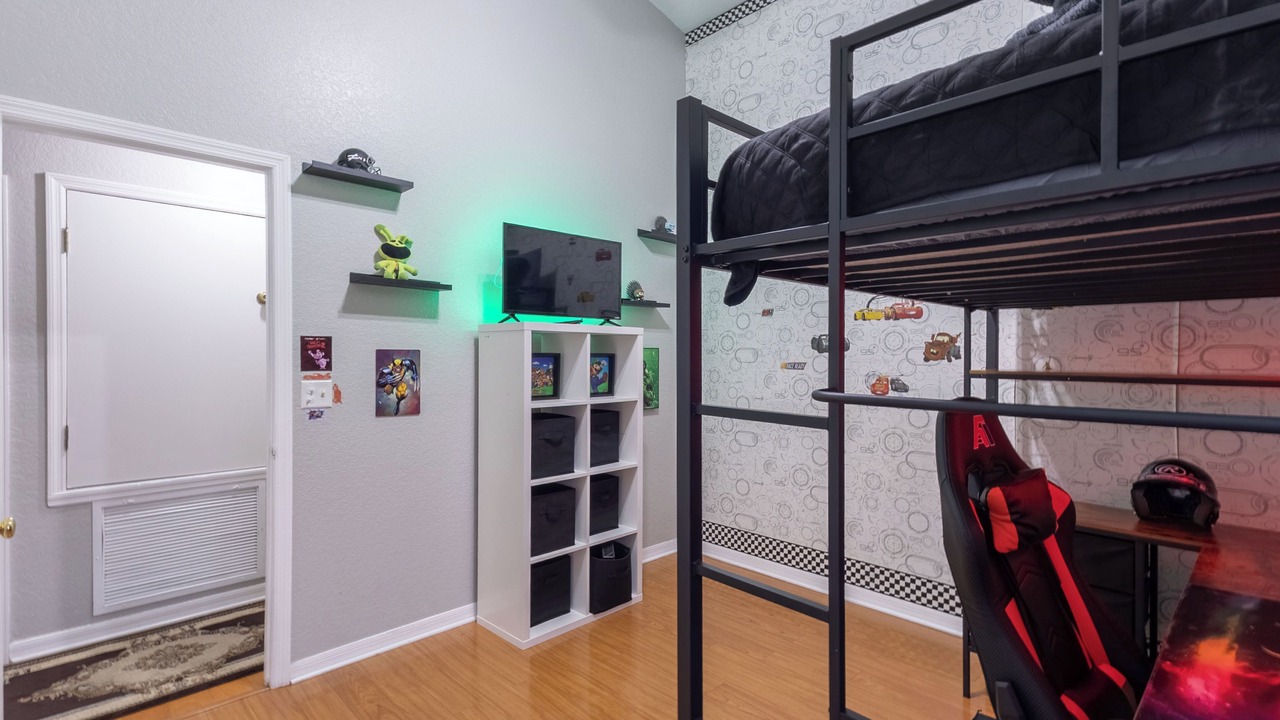 Photo of Bedroom in Lakeview Village