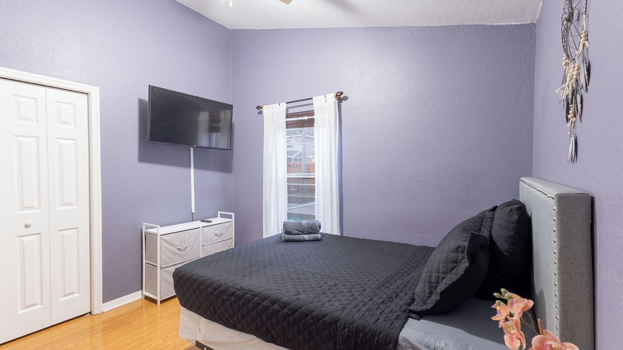 Photo of Bedroom in Lakeview Village
