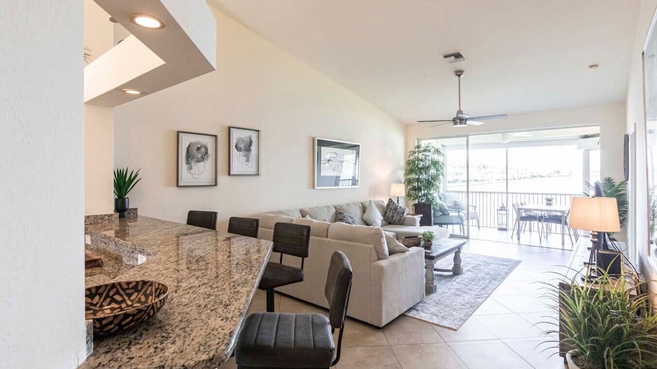 Photo of Livingroom in Crown Pointe