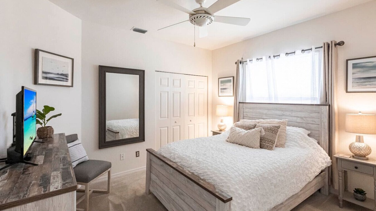 Photo of Bedroom in Crown Pointe