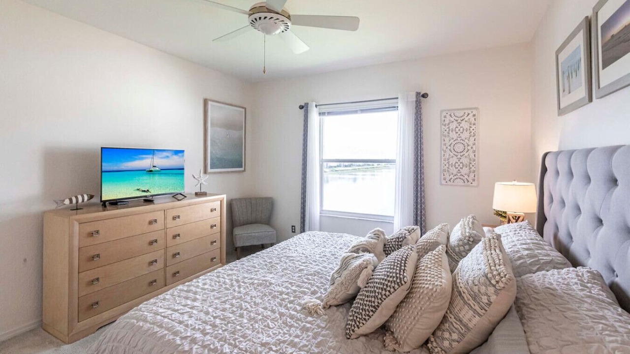 Photo of Bedroom in Crown Pointe