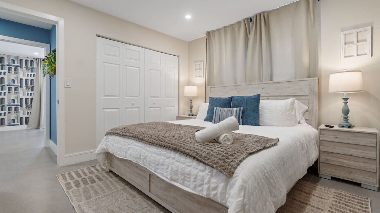 Photo of Bedroom in Ludlam