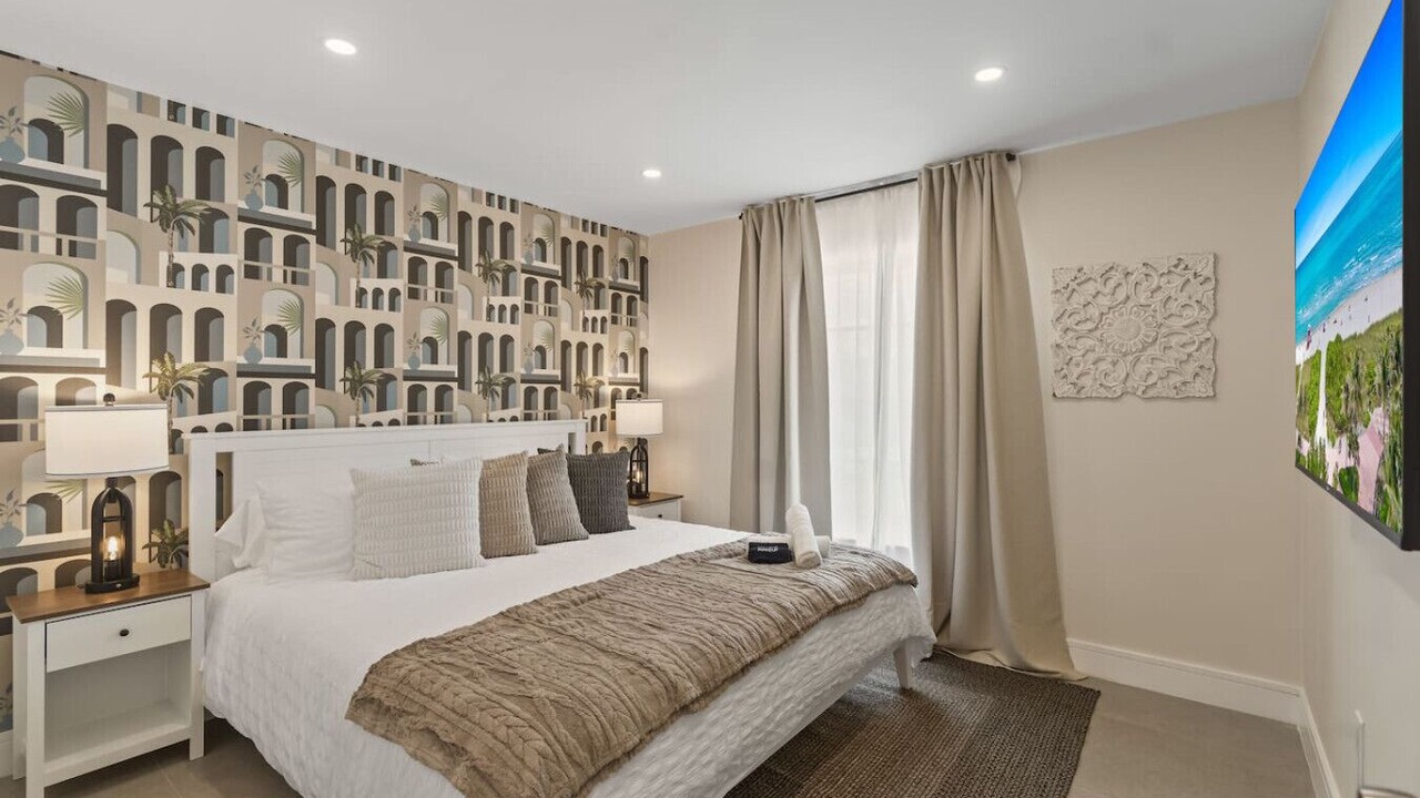 Photo of Bedroom in Ludlam