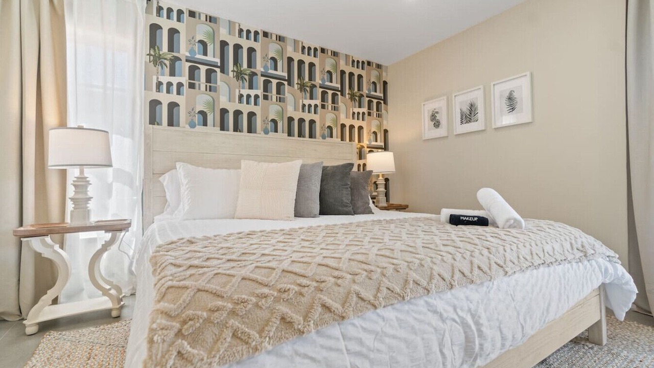 Photo of Bedroom in Ludlam