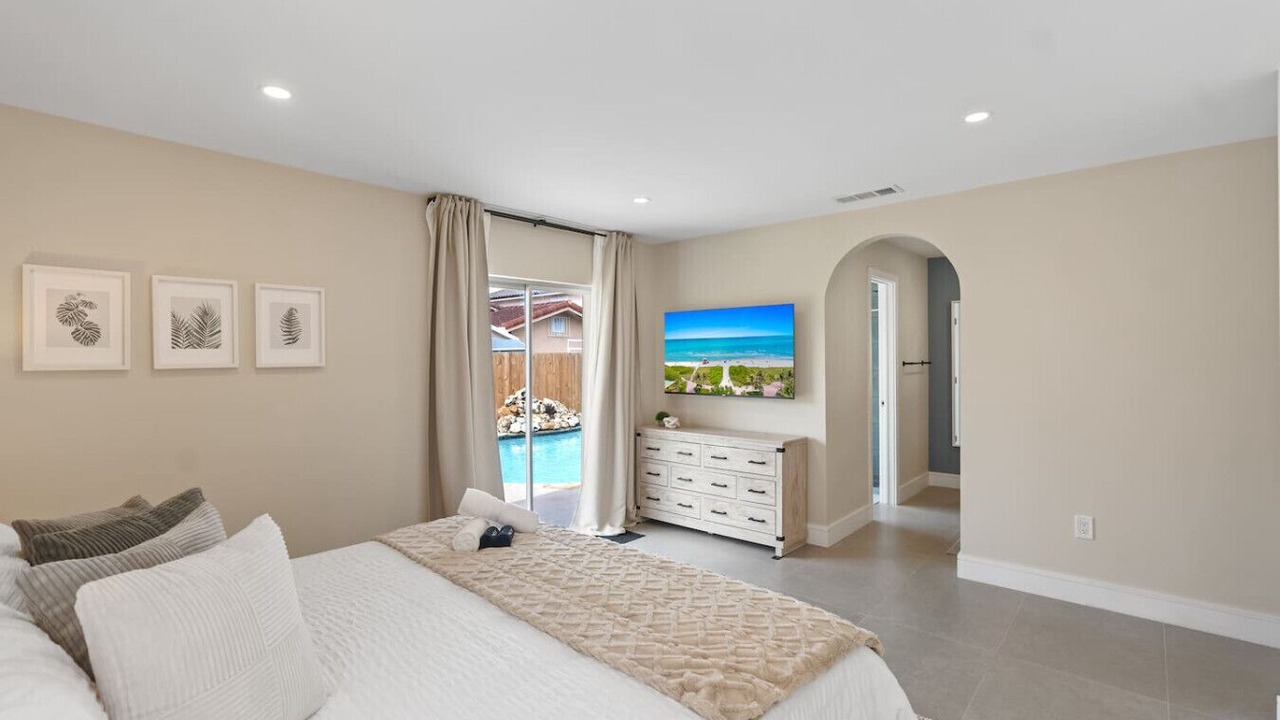 Photo of Bedroom in Ludlam