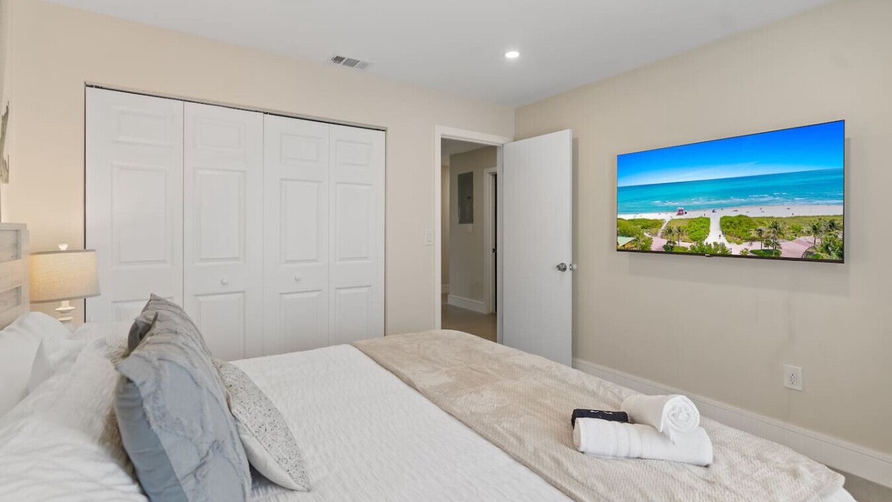Photo of Bedroom in Ludlam