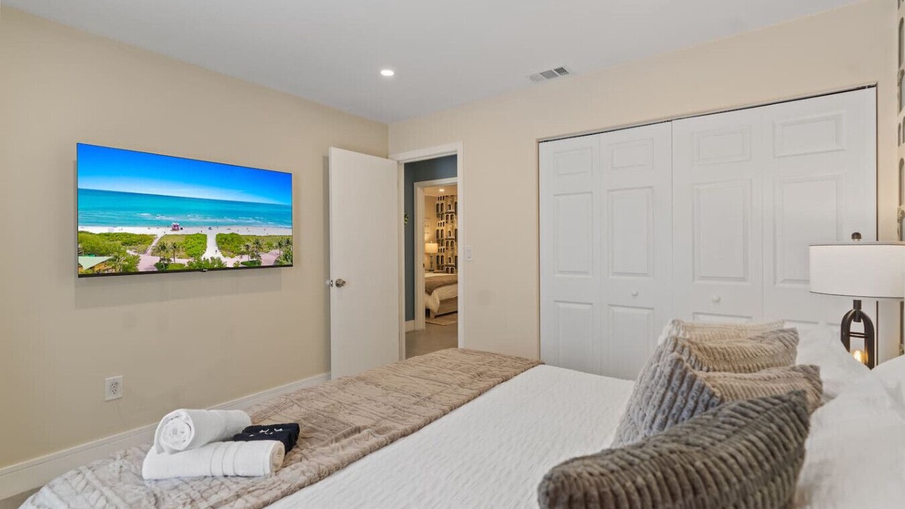 Photo of Bedroom in Ludlam