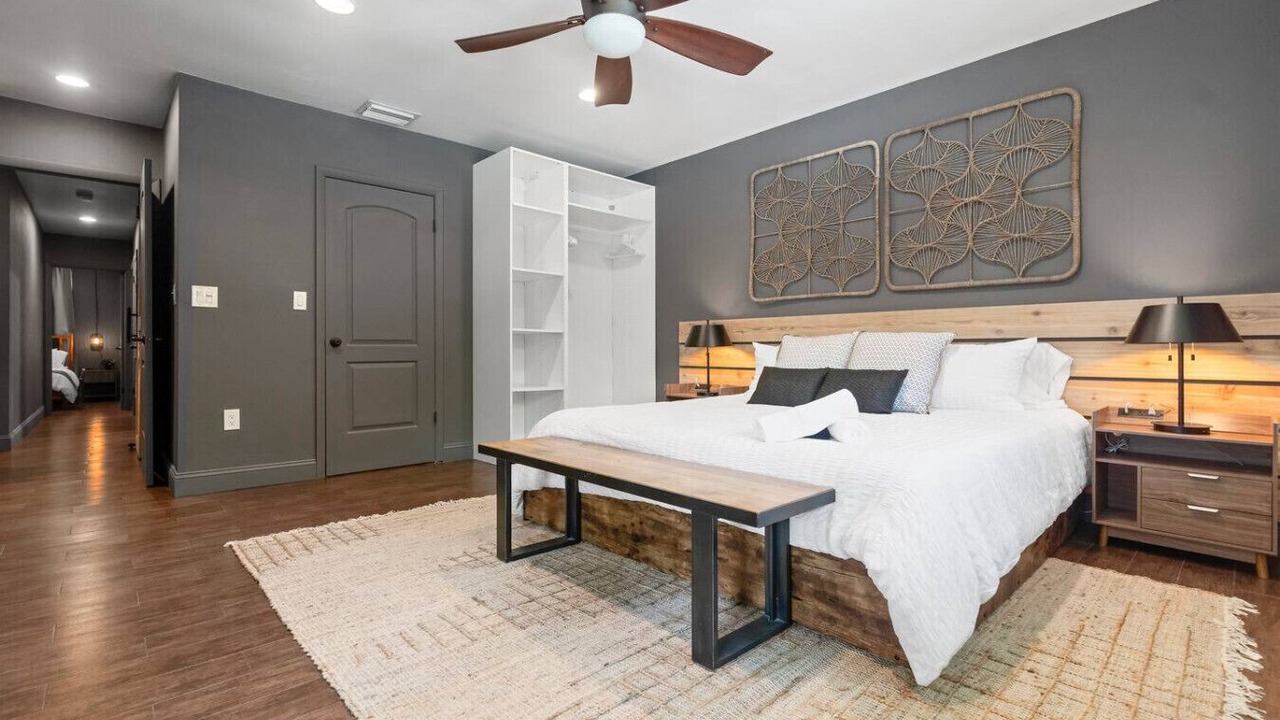 Photo of Bedroom in Ludlam