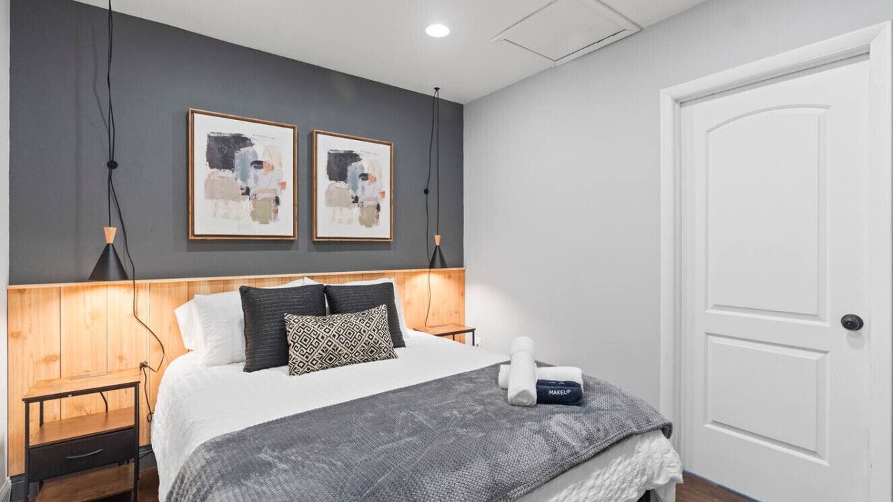 Photo of Bedroom in Ludlam
