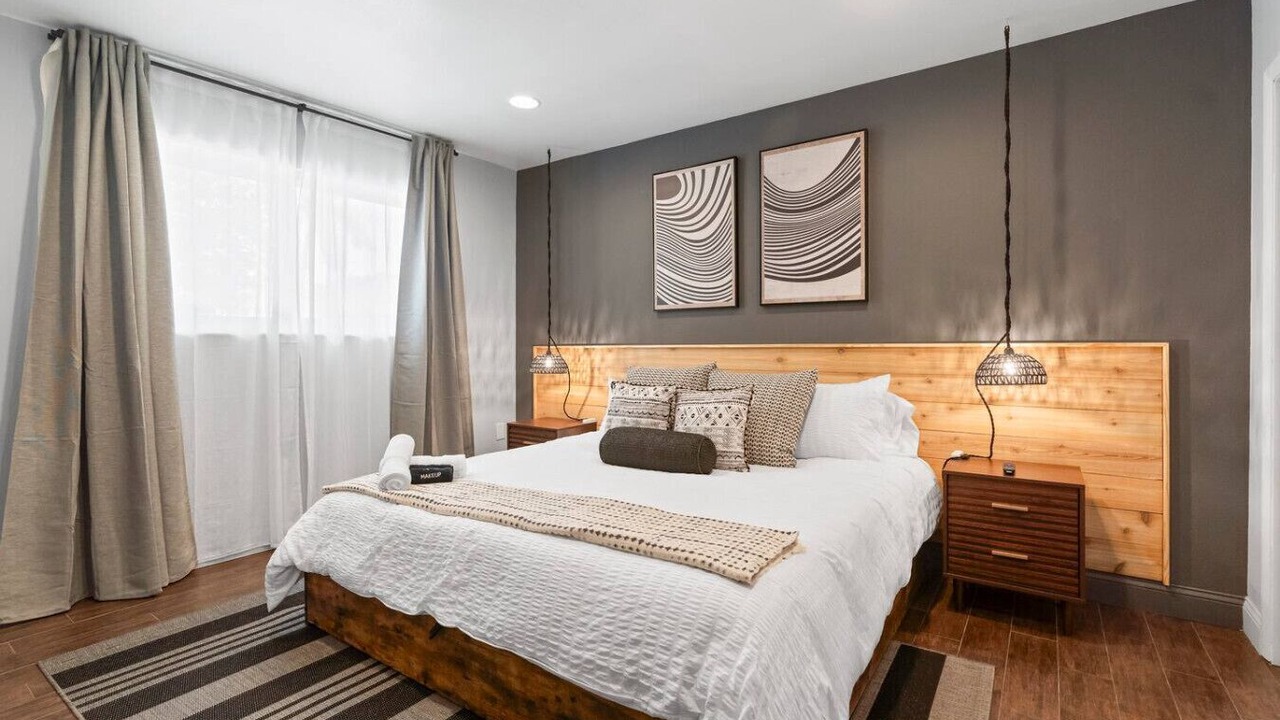 Photo of Bedroom in Ludlam
