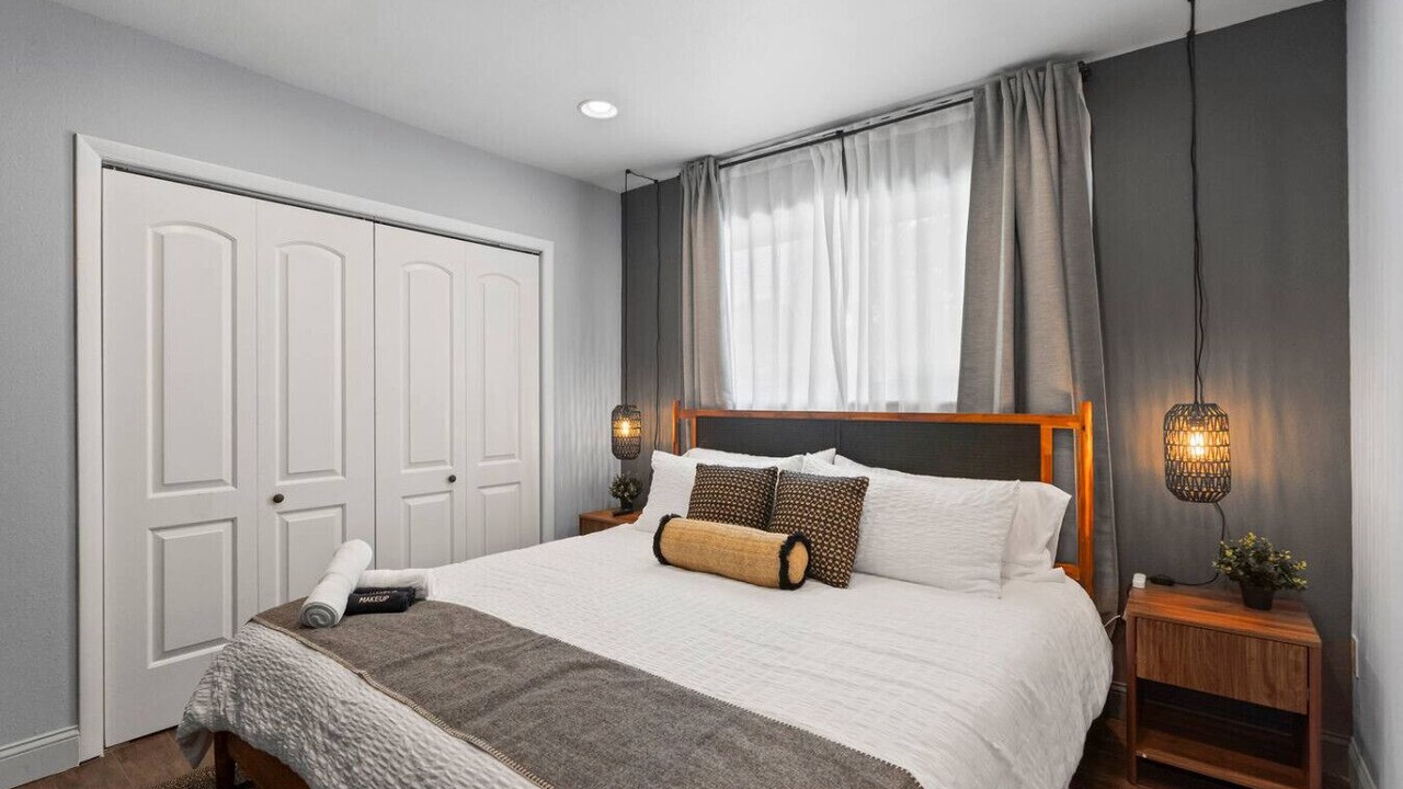 Photo of Bedroom in Ludlam