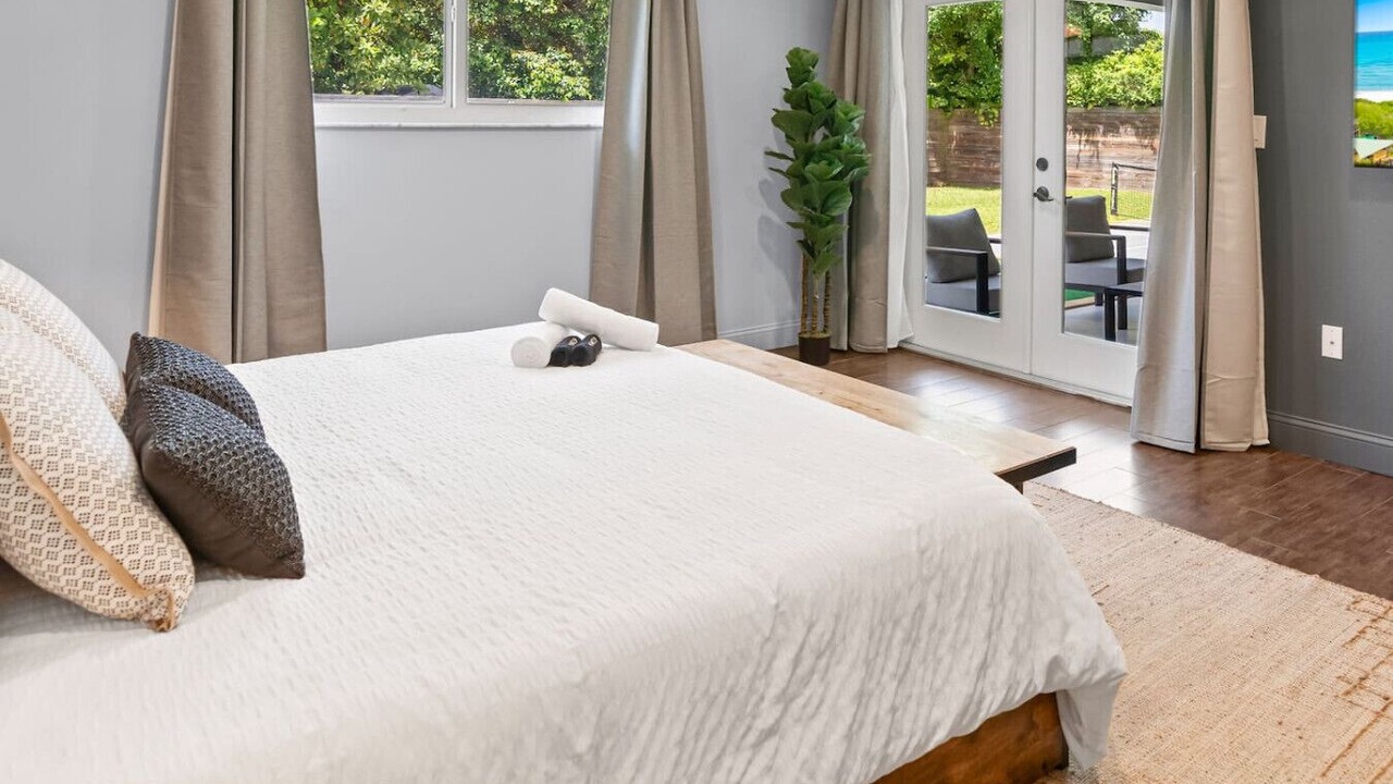 Photo of Bedroom in Ludlam