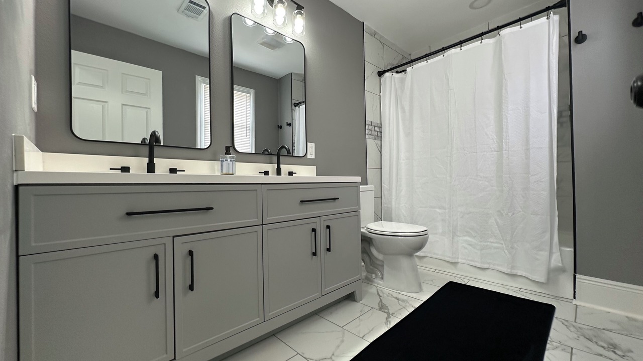Photo of Bathroom in Dillard