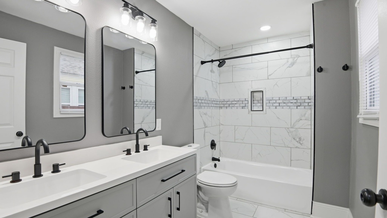 Photo of Bathroom in Dillard