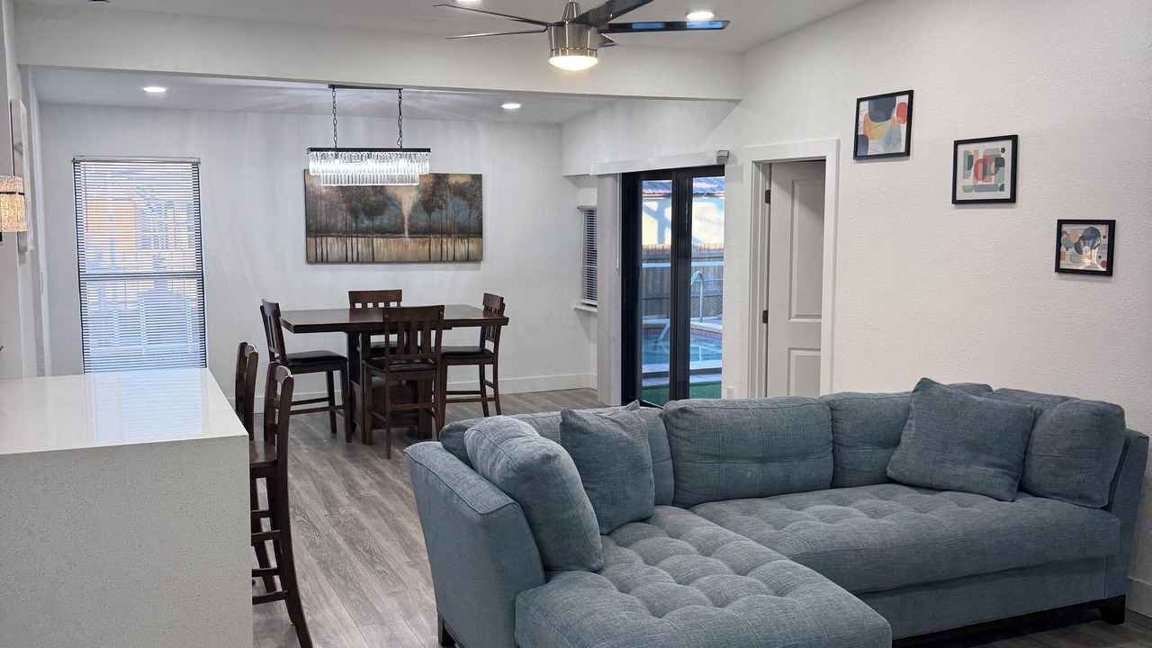 Photo of Livingroom in Edgewater